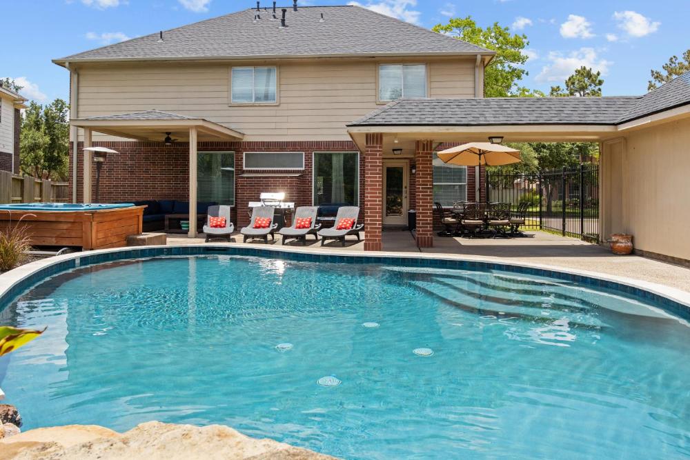 Upscale 4BR Cypress Home w Pool, Hot Tub, Theater, Sleeps 20